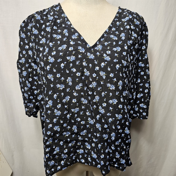 Madewell Womens Sz Medium Black Blue Floral 100% Silk Top Blouse Cinched Sleeve - Picture 2 of 8